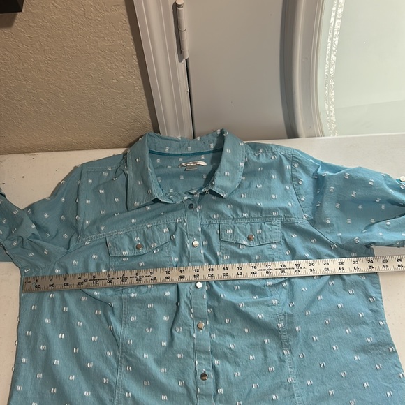 CJ Banks, Blue & White, Button Down Top With Roll Tab Sleeves, Size 1X - Picture 5 of 7